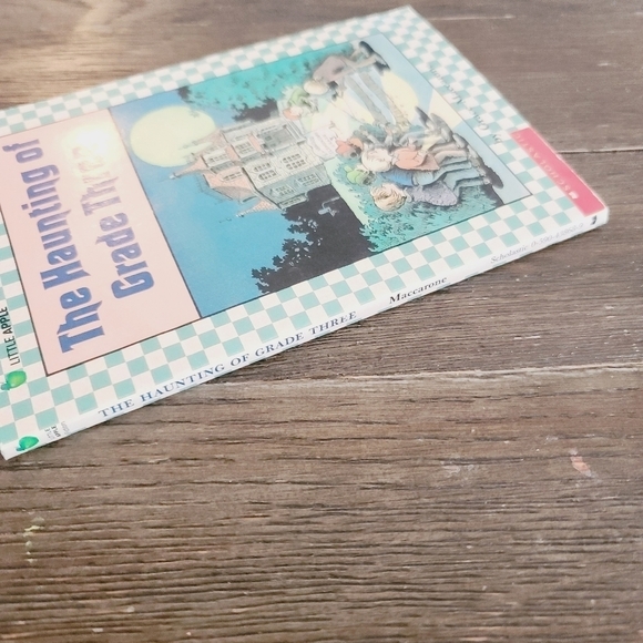 Vintage 80s The Haunting of Grade Three Scholastic Paperback Book - Picture 4 of 6